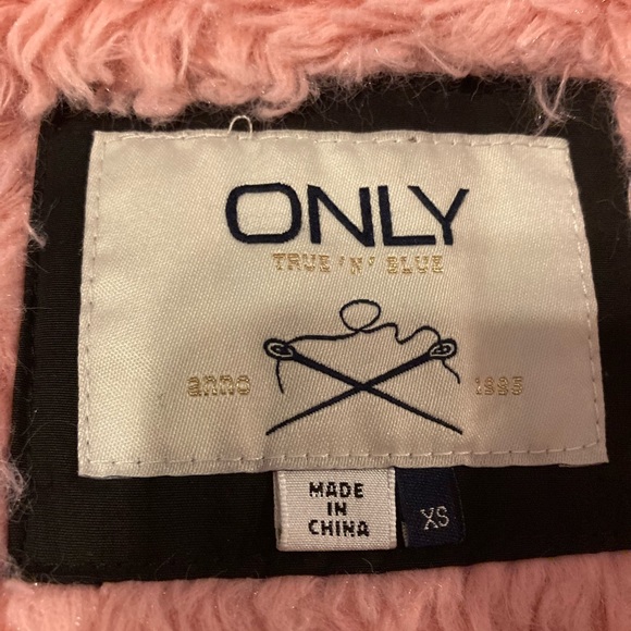 Black and pink jacket - Picture 3 of 3